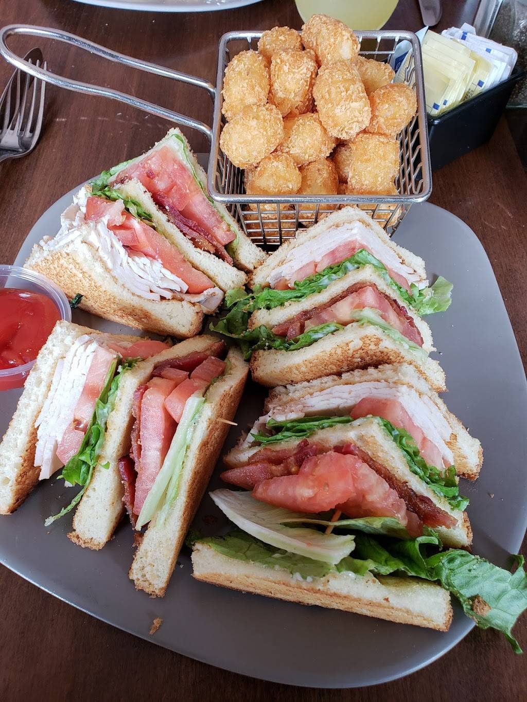 The Point In Fells | restaurant | 1738 Thames St, Baltimore, MD 21231, USA | 4103277264 OR +1 410-327-7264