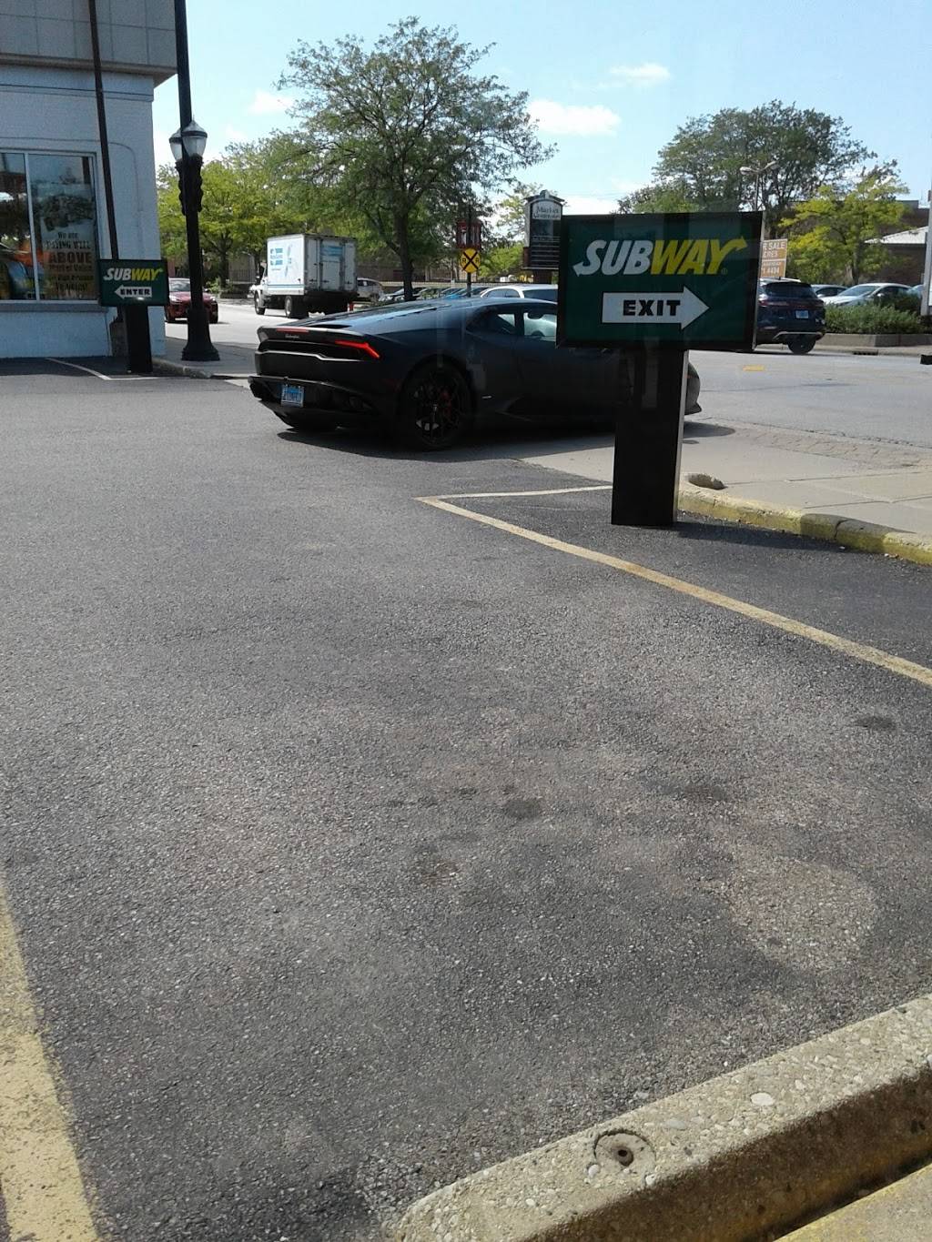 Subway Restaurants | restaurant | 215 N Hough St, South Half, Barrington, IL 60010, USA | 8473827827 OR +1 847-382-7827