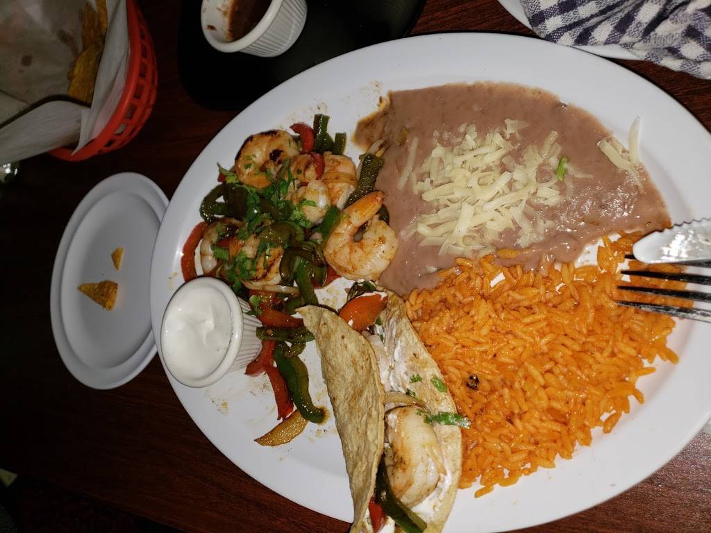 Mixteca | restaurant | 1390 S Eastwood Dr # B, Woodstock, IL 60098, USA | 8153348460 OR +1 815-334-8460