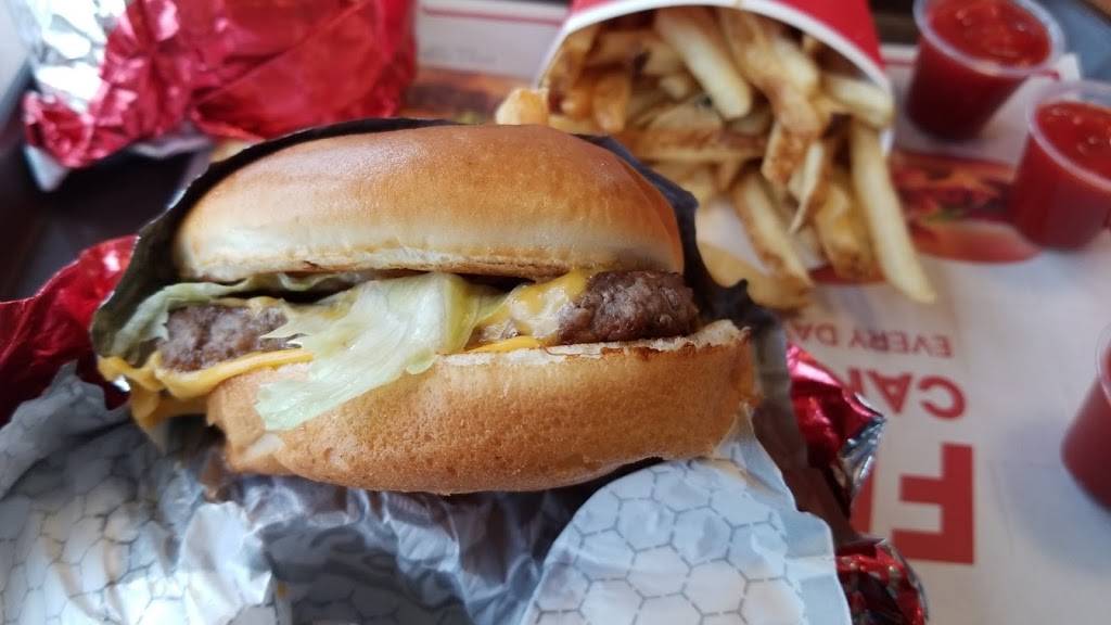 Wendys | restaurant | 9151 Keele St, Concord, ON L4K 5B4, Canada | 9058321257 OR +1 905-832-1257