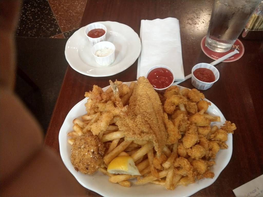 Pappadeaux Seafood Kitchen | restaurant | William P. Hobby Airport (HOU), 7800 Airport Blvd Space C11, Houston, TX 77061, USA | 7138477622 OR +1 713-847-7622