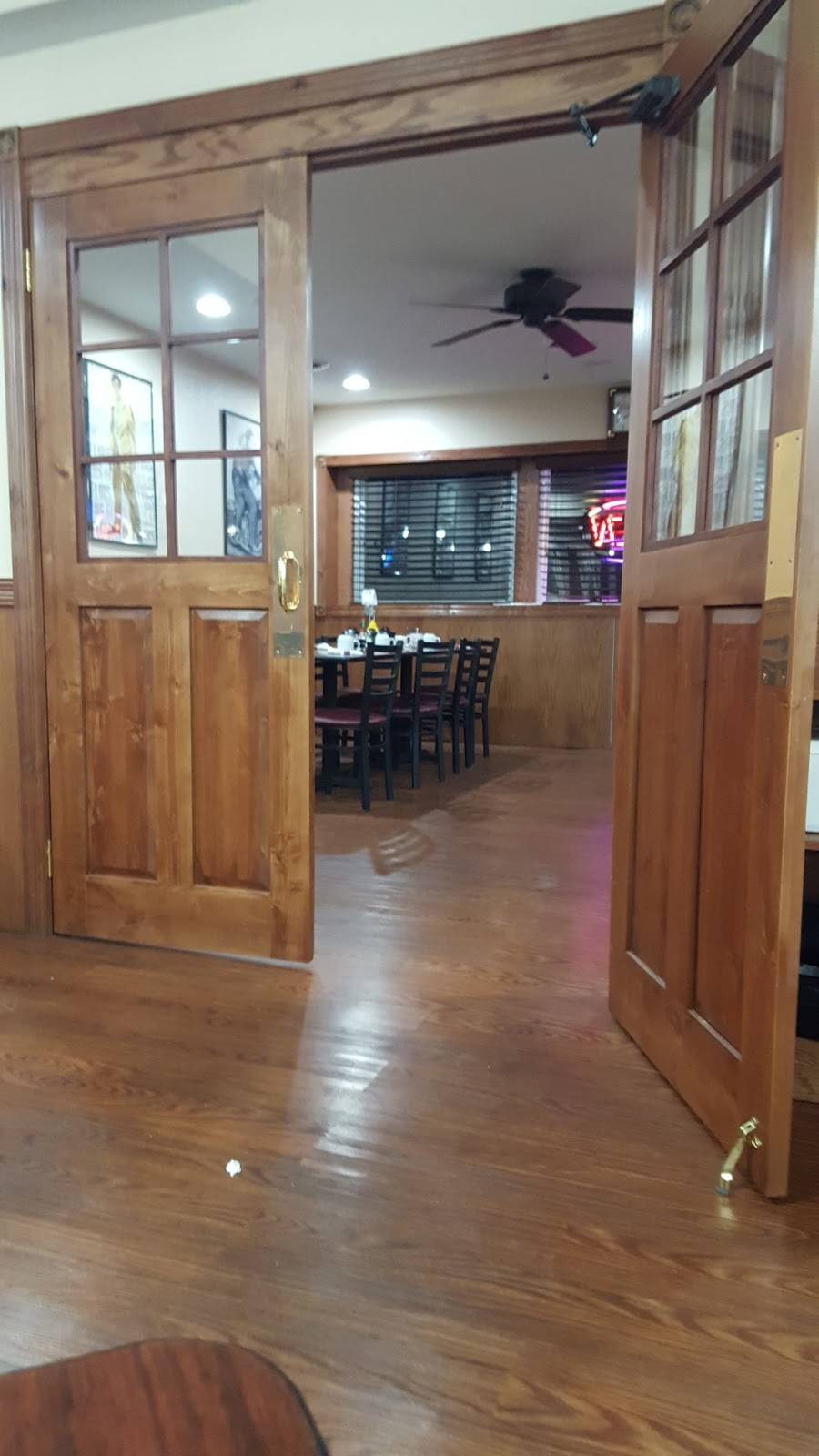 Dinos Diner | restaurant | 3027 E 10th St, Trenton, MO 64683, USA | 6603595566 OR +1 660-359-5566