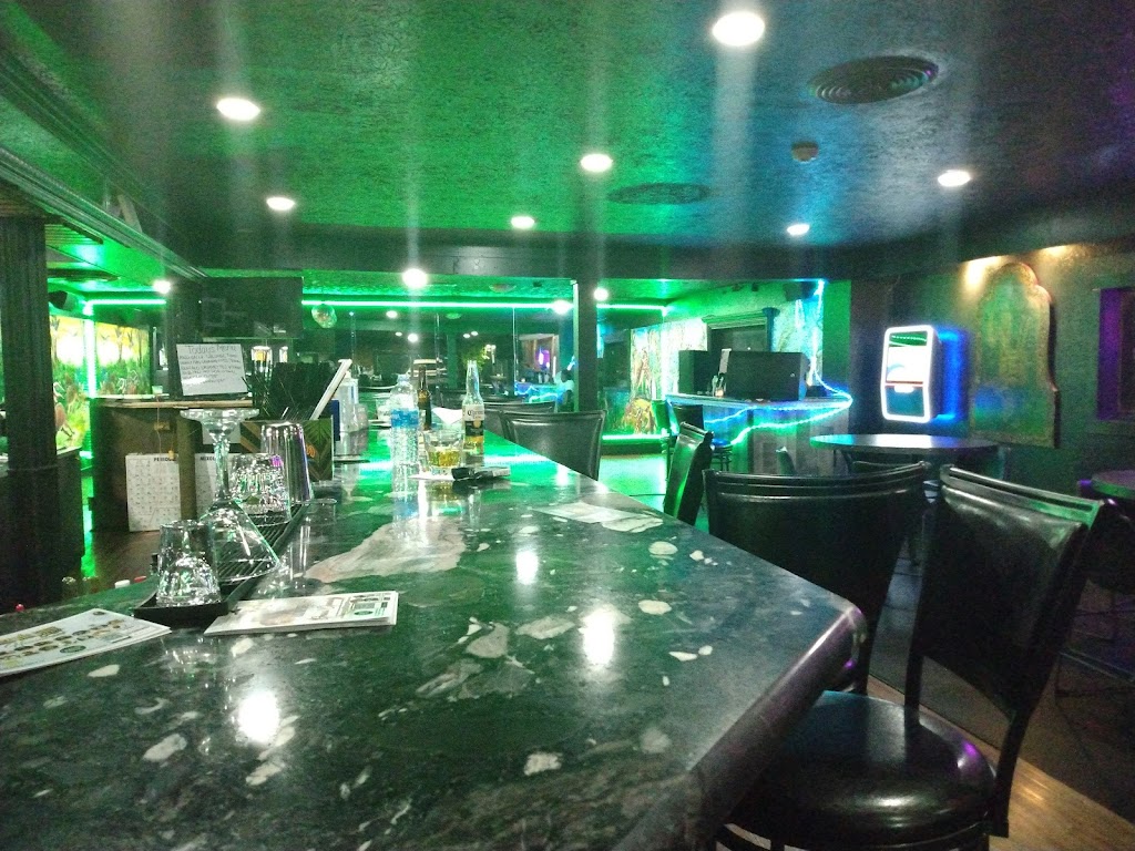 Recovery Room Lounge | restaurant | 1868 Lafayette Rd, Indianapolis, IN 46222, USA | 3176343001 OR +1 317-634-3001