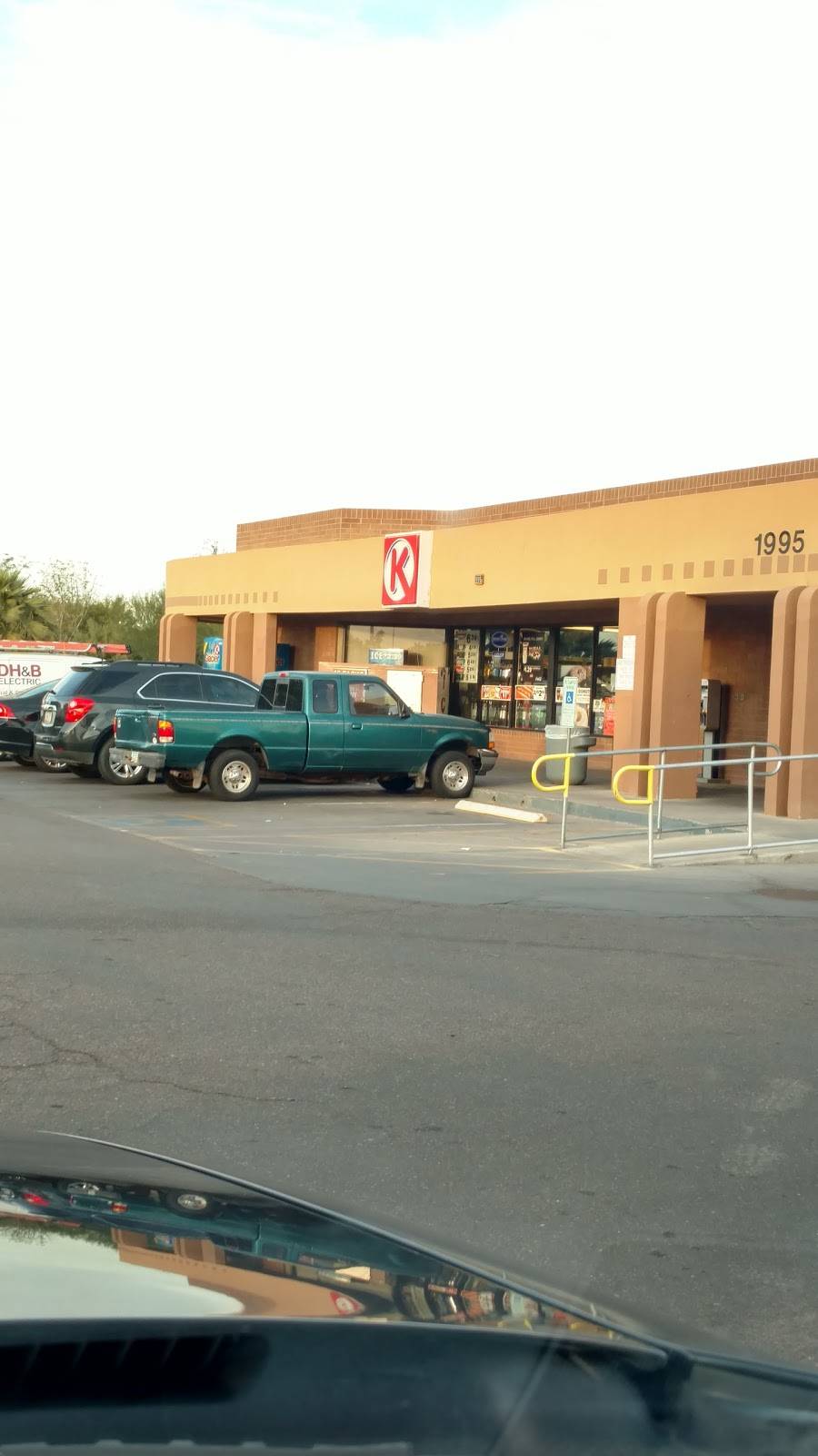 Circle K | meal takeaway | 1995 S Arizona Ave, Chandler, AZ 85248, USA | 4809633733 OR +1 480-963-3733