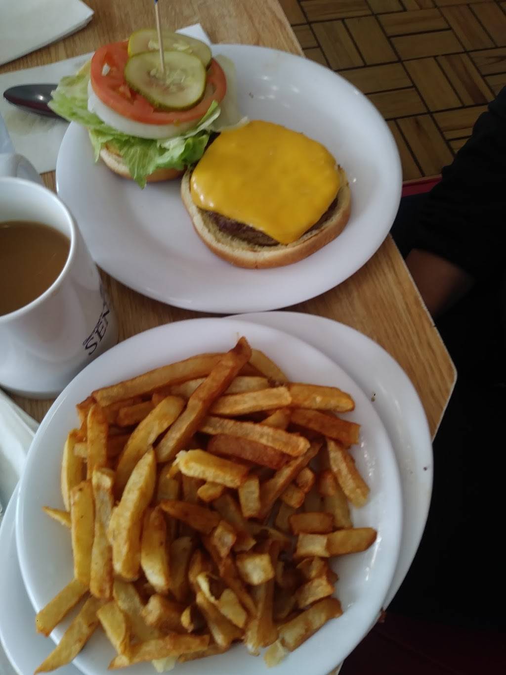 Senate Coney Island | restaurant | 22375 Ecorse Rd, Taylor, MI 48180, USA | 3132921861 OR +1 313-292-1861