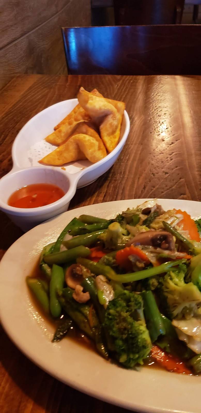 Thai Flavors | restaurant | 1254 E 14th St, Des Moines, IA 50316, USA | 5152624658 OR +1 515-262-4658