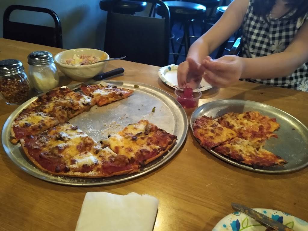 Tiger Toms Pub | restaurant | 7103 Military Ave, Omaha, NE 68104, USA | 4025728400 OR +1 402-572-8400