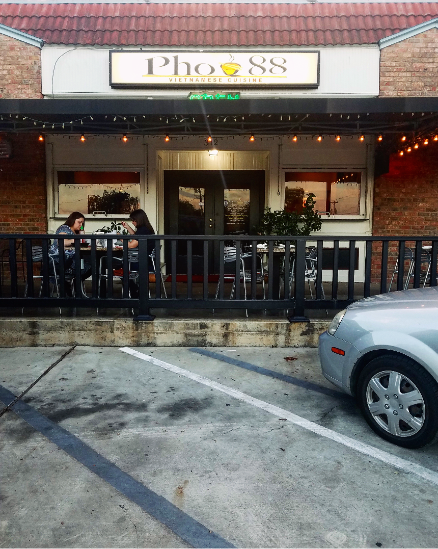 pho 88 | restaurant | 312 W 7th St, Dallas, TX 75208, USA | 2149480098 OR +1 214-948-0098