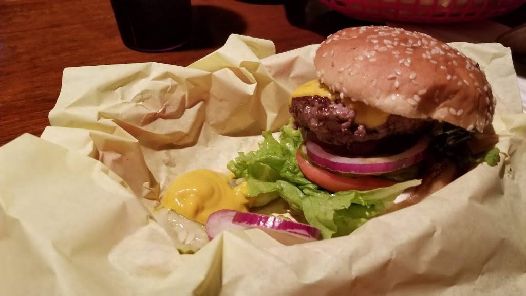 Rockys Crown Pub | restaurant | 3786 Ingraham St, San Diego, CA 92109, USA | 8582739140 OR +1 858-273-9140