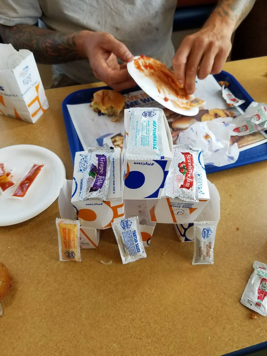 White Castle | restaurant | 12640 W 143rd St, Homer Glen, IL 60491, USA | 7083015725 OR +1 708-301-5725