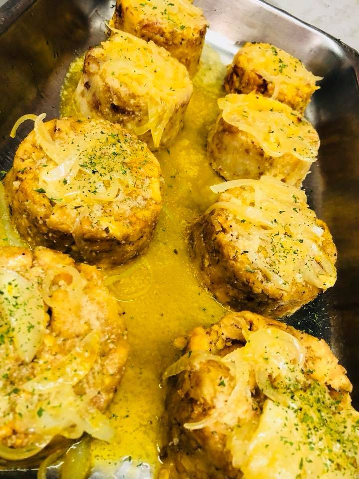 El Quijote Bar & Grill | restaurant | 6110 Causeway Blvd, Tampa, FL 33619, USA | 8136447836 OR +1 813-644-7836