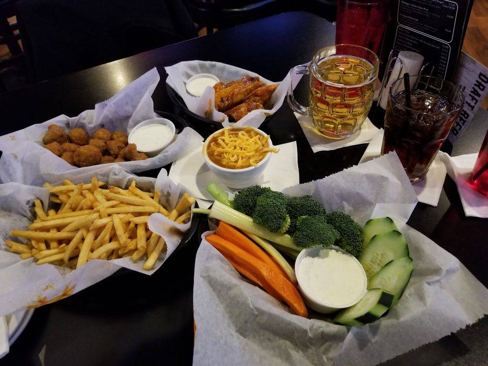 Challengers Sports Bar | restaurant | 12161 E Iliff Ave, Aurora, CO 80014, USA | 3037505558 OR +1 303-750-5558