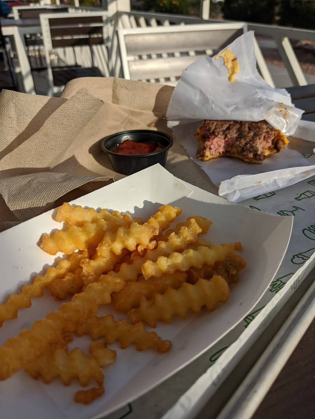 Shake Shack | restaurant | 2024 E Williams Field Rd, Gilbert, AZ 85295, USA | 4805614875 OR +1 480-561-4875