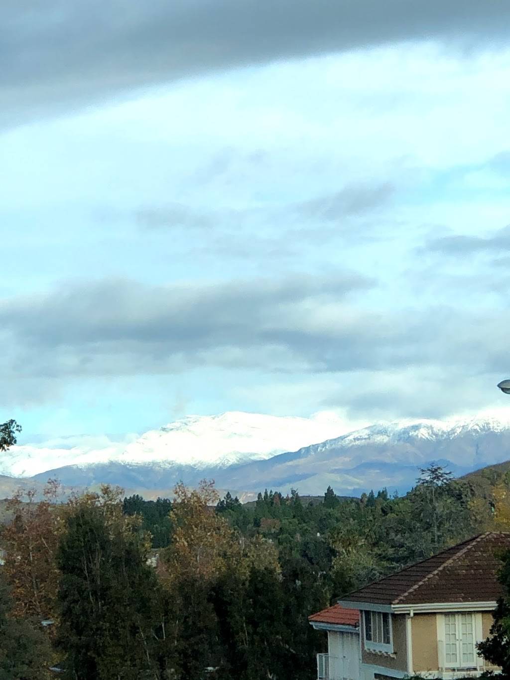 Starbucks | cafe | 540 N Ventu Park Rd, Thousand Oaks, CA 91320, USA | 8054992581 OR +1 805-499-2581