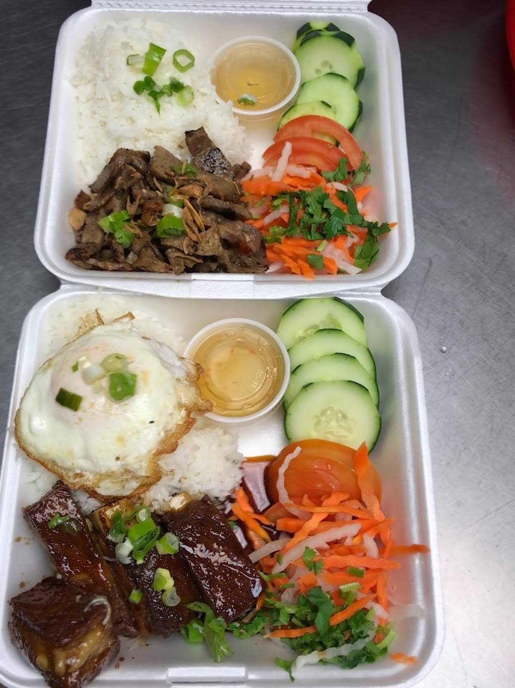 Banh Mi N More Vietnamese Eatery | restaurant | 10520 Northwest Fwy, Houston, TX 77092, USA | 8323013963 OR +1 832-301-3963