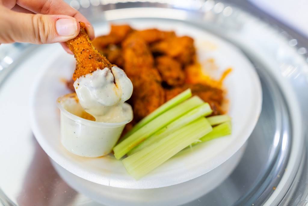 Saks Wing Shak | restaurant | 3911 Brainerd Rd, Chattanooga, TN 37411, USA | 4234999959 OR +1 423-499-9959