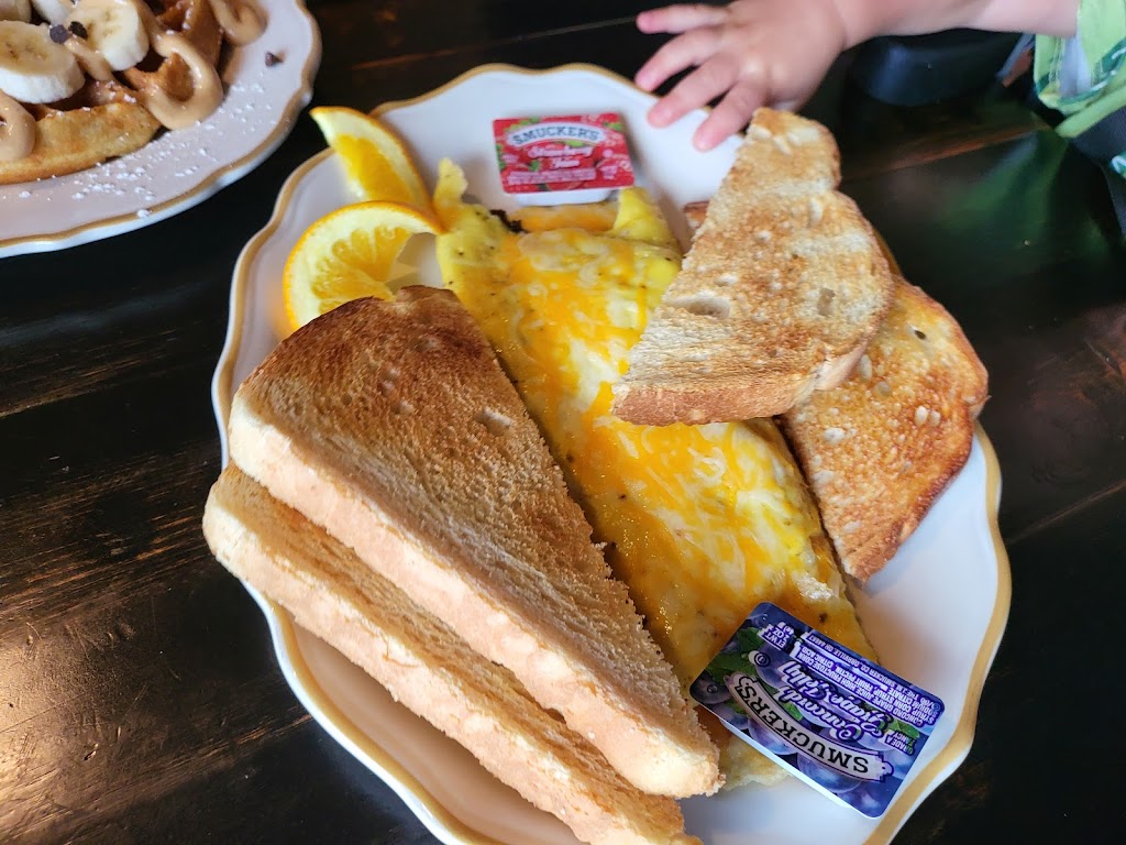 Blue Moon Bistro | restaurant | 7501 OH-83, Holmesville, OH 44633, USA | 2342049041 OR +1 234-204-9041