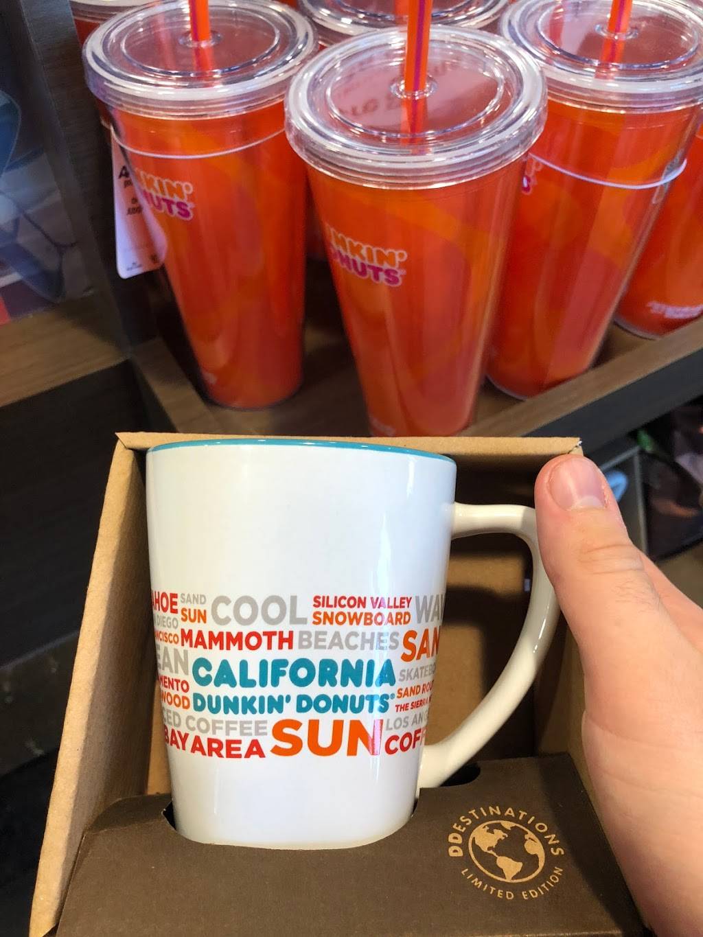 Dunkin Donuts | cafe | 200 S Glenoaks Blvd, Burbank, CA 91502, USA | 8185586344 OR +1 818-558-6344