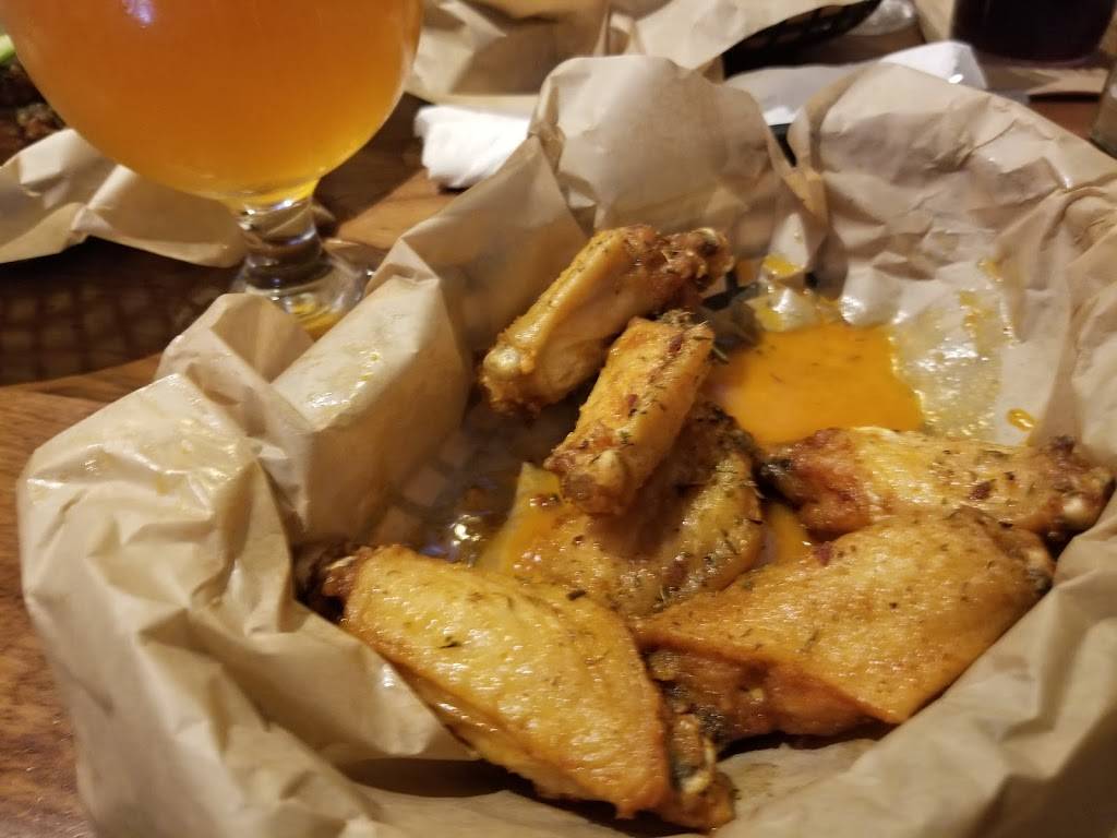 Buffalo Wing Factory | restaurant | 13067 Lee Jackson Memorial Hwy, Fairfax, VA 22033, USA | 7032630202 OR +1 703-263-0202