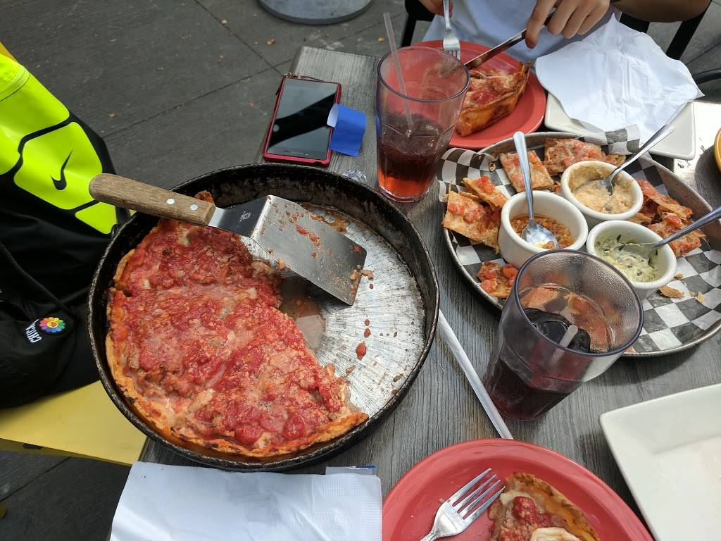 Lou Malnatis Pizzeria | meal delivery | 4340 N Lincoln Ave, Chicago, IL 60618, USA | 7736544000 OR +1 773-654-4000