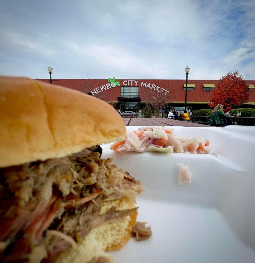 CR Midnight Smoker BBQ | restaurant | 1100 3rd St SE, Cedar Rapids, IA 52401, USA | 3195733190 OR +1 319-573-3190