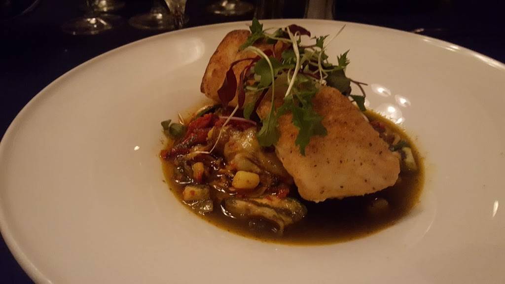 Giovannis | restaurant | 330 Oakwood Blvd, Detroit, MI 48217, USA | 3138410122 OR +1 313-841-0122