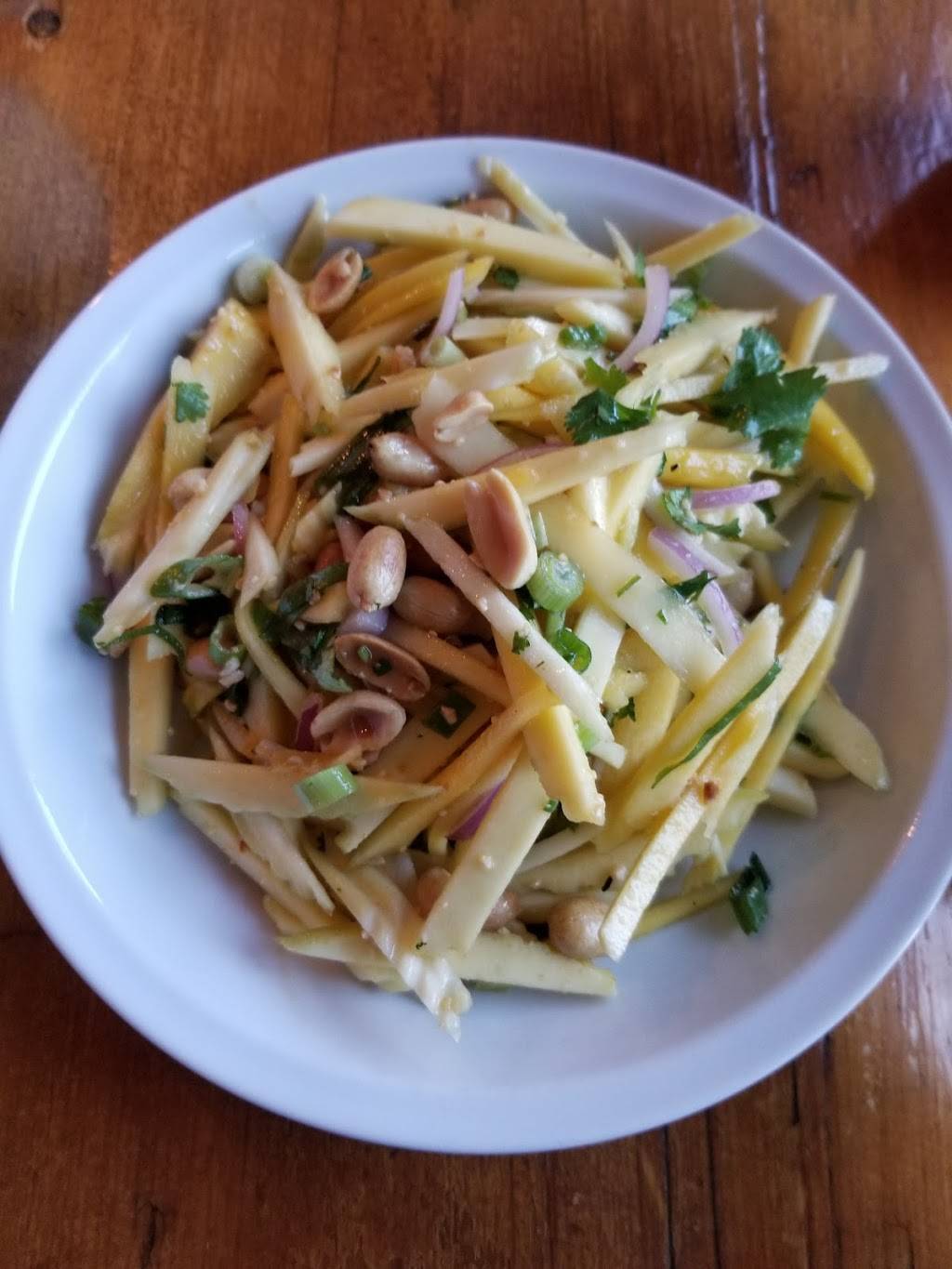 Madame Thai | restaurant | 361 Rue Saint-Charles Ouest, Longueuil, QC J4H 1E7, Canada | 4503329378 OR +1 450-332-9378