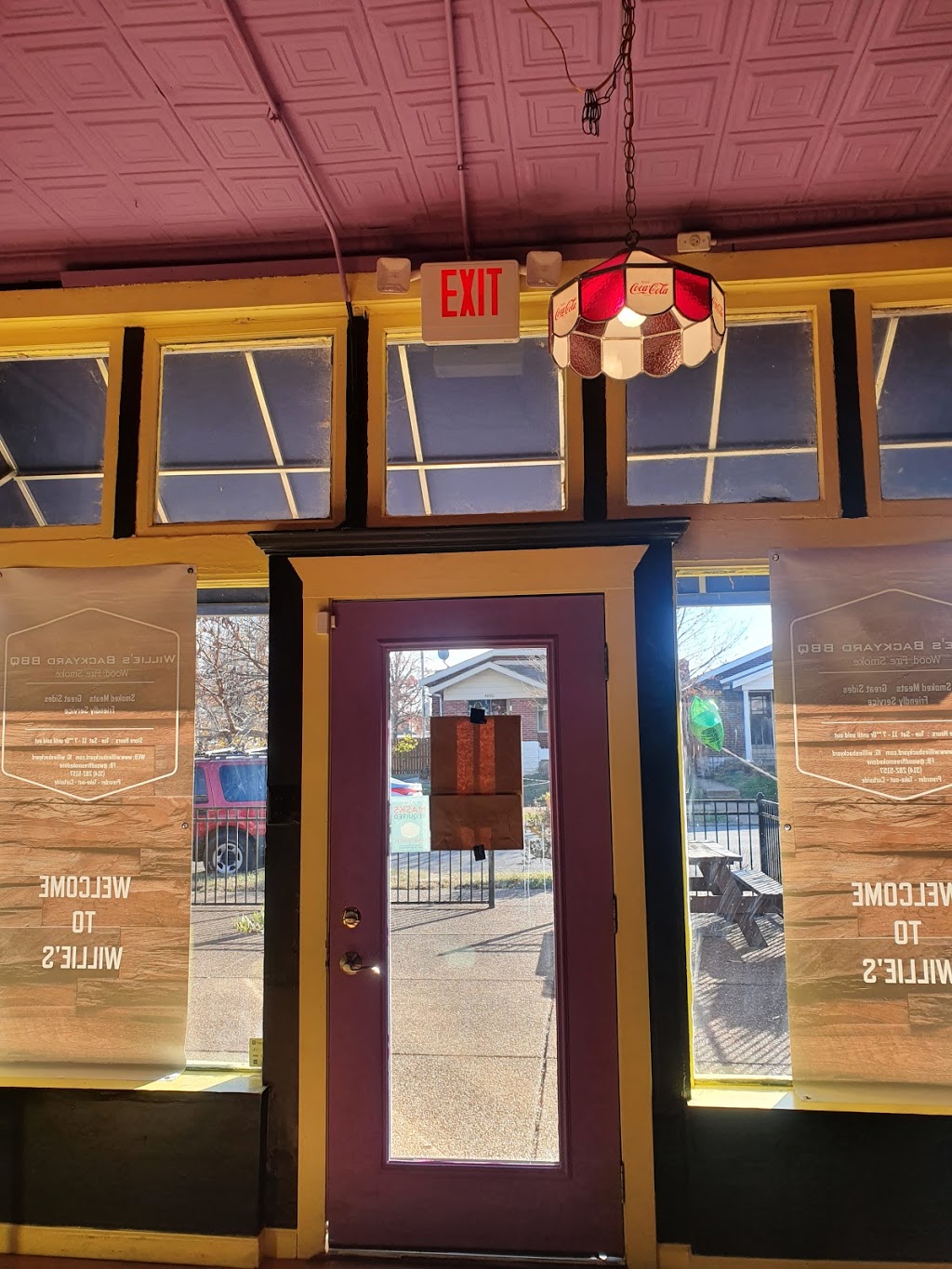 Willies Backyard BBQ | restaurant | 4001 Utah St, St. Louis, MO 63116, USA | 3142825157 OR +1 314-282-5157