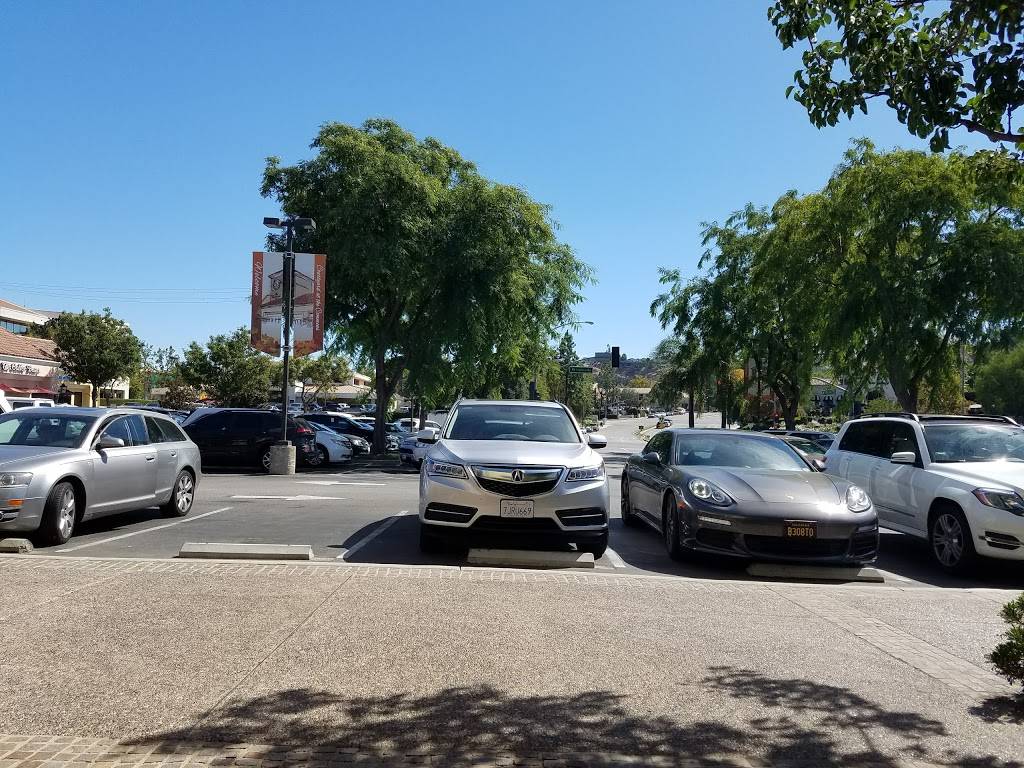 El Camino Shopping Center | shopping mall | 23335 Mulholland Dr, Woodland Hills, CA 91364, USA | 2135532200 OR +1 213-553-2200