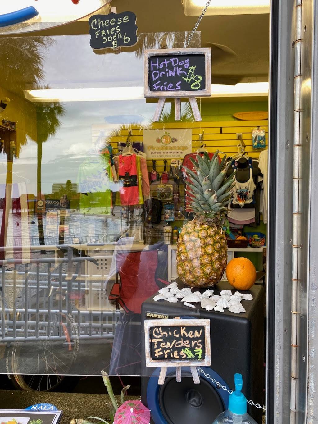 Sharkeys On The Bay Cafe | restaurant | 7740 W Courtney Campbell Causeway, Tampa, FL 33607, USA | 8139996414 OR +1 813-999-6414