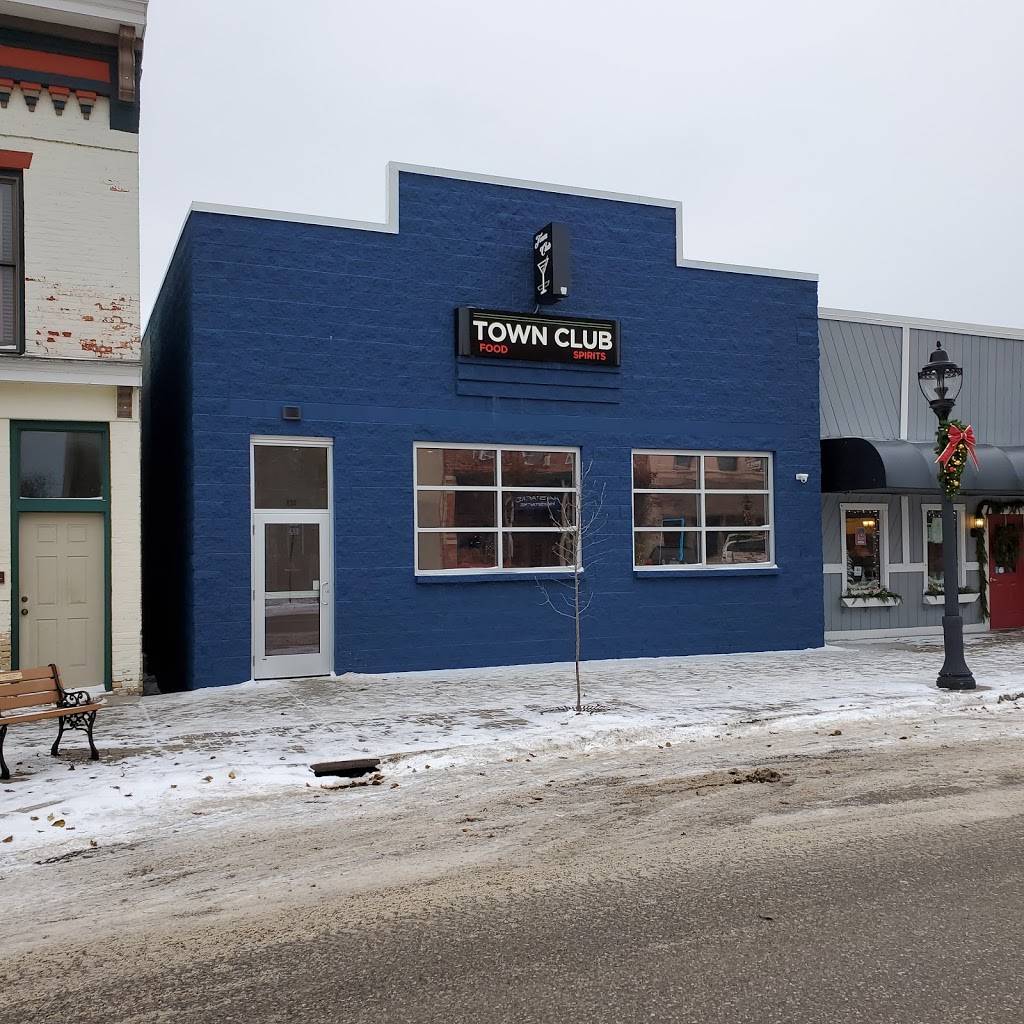 Town Club Elk Rapids | restaurant | 133 River St, Elk Rapids, MI 49629, USA | 2312649914 OR +1 231-264-9914