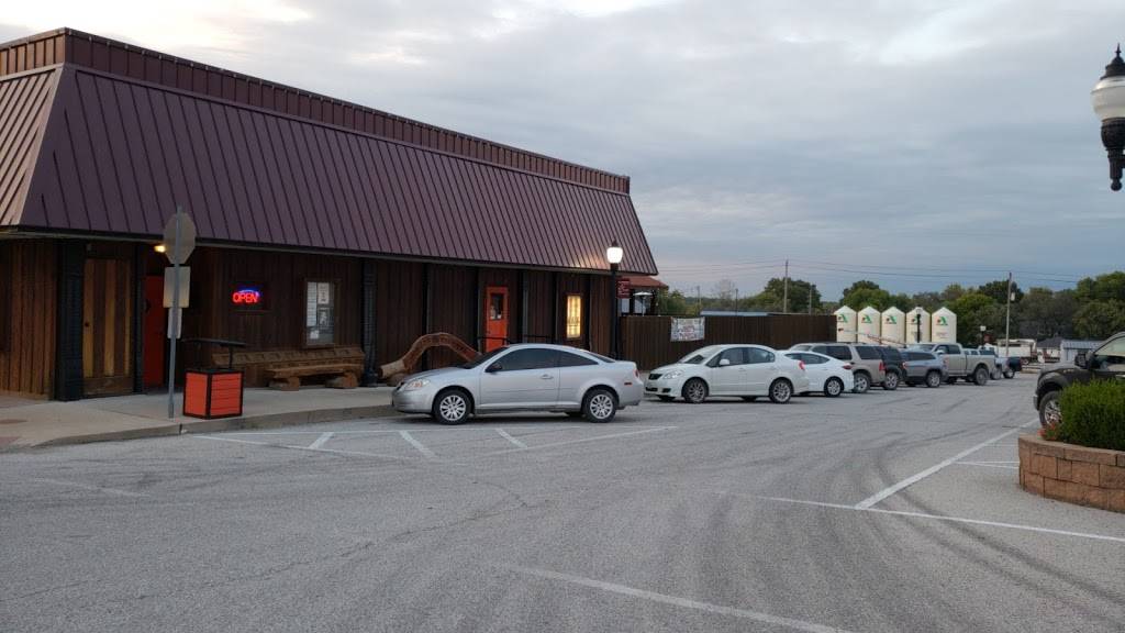 Joseys Taphouse | restaurant | 102 W 2nd St, Salisbury, MO 65281, USA | 6603885679 OR +1 660-388-5679