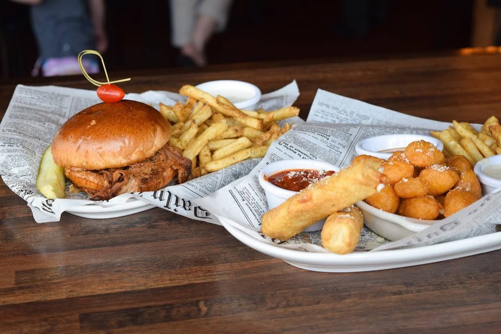 Sazs State House | restaurant | 5539 W State St, Milwaukee, WI 53208, USA | 4144532410 OR +1 414-453-2410