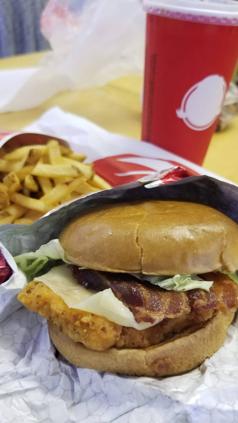 Wendys | restaurant | 27672 Jefferson Ave, Temecula, CA 92590, USA | 9515876151 OR +1 951-587-6151
