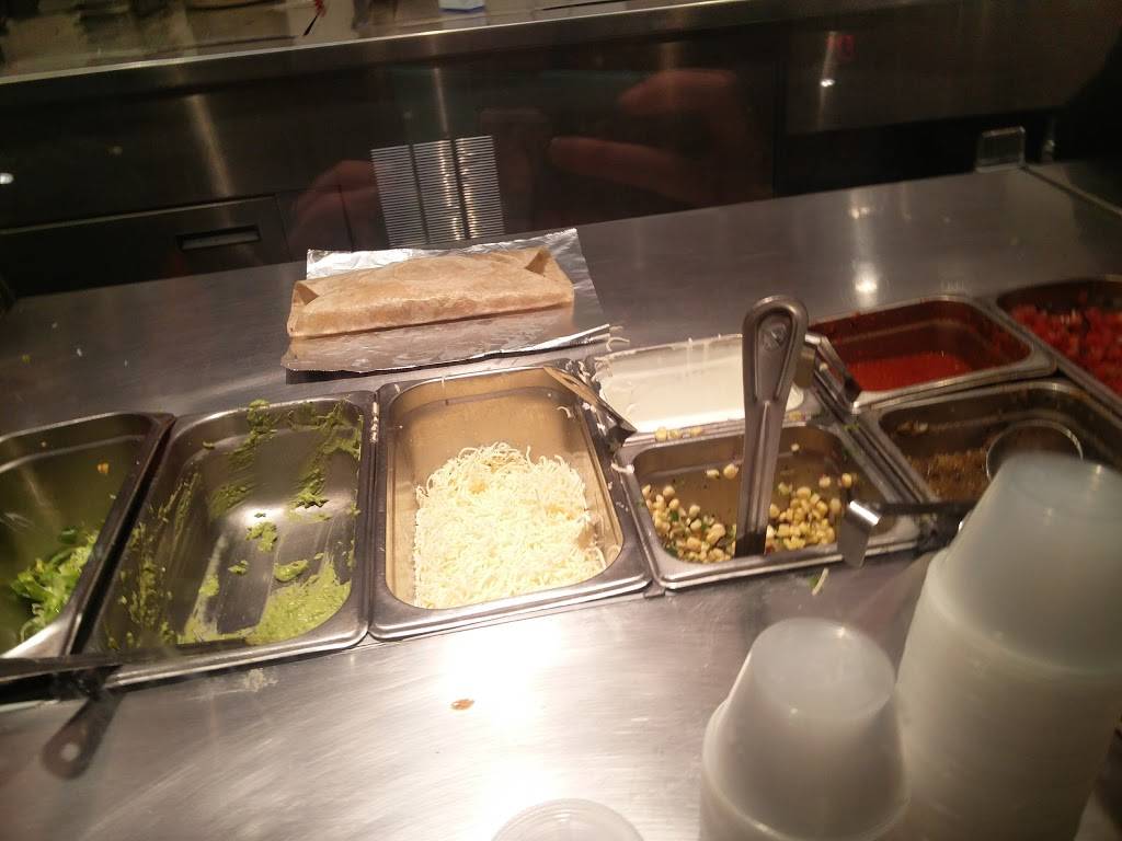 Chipotle Mexican Grill | restaurant | 139 N Milwaukee Ave, Libertyville, IL 60048, USA | 8479324646 OR +1 847-932-4646