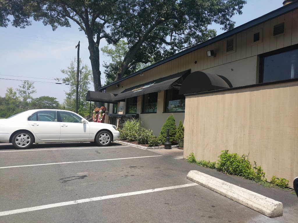 Brother Mikes Madison | restaurant | 56 Academy St, Madison, CT 06443, USA | 2032456161 OR +1 203-245-6161