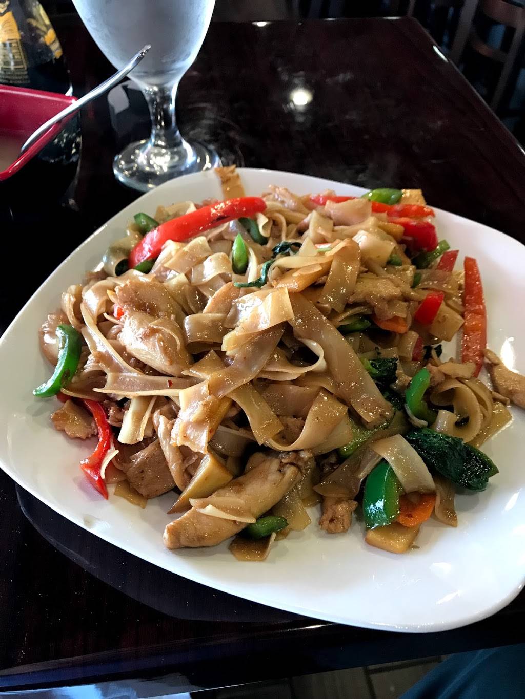 Thai Basil | restaurant | 983 W Ann Arbor Trail, Plymouth, MI 48170, USA | 7346673357 OR +1 734-667-3357