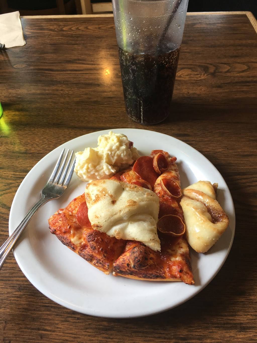 Round Table Pizza | meal delivery | 121 Hartnell Ave, Redding, CA 96002, USA | 5302249996 OR +1 530-224-9996