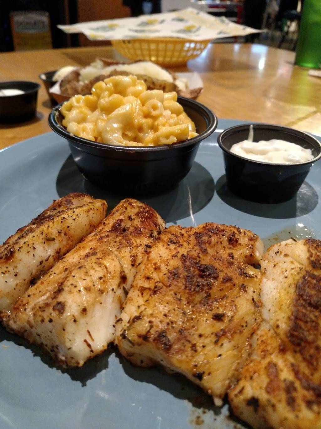 Quaker Steak & Lube | restaurant | 435 Boardman Poland Rd, Boardman, OH 44512, USA | 3307265823 OR +1 330-726-5823