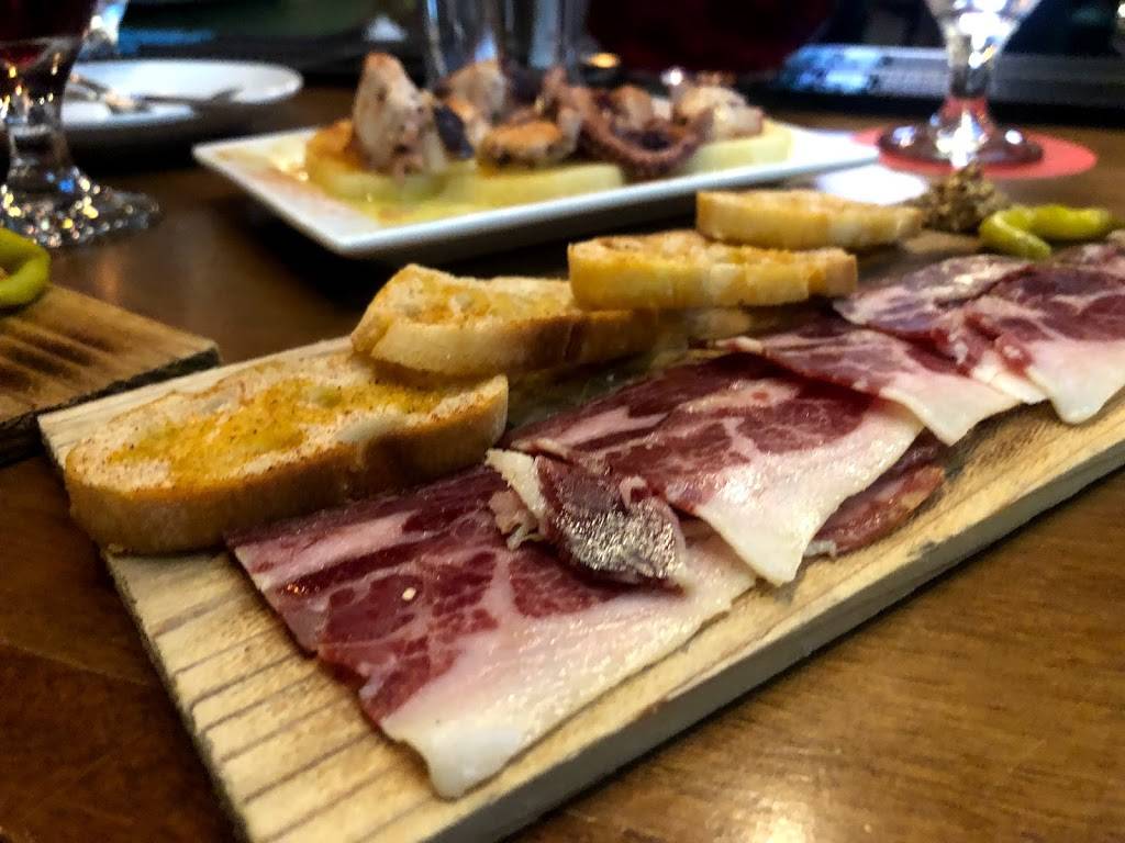 Toro Kitchen + Bar | restaurant | 1142 E Commerce St, San Antonio, TX 78205, USA | 2105921075 OR +1 210-592-1075