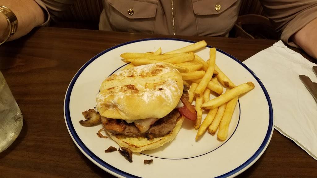 Bob Evans | restaurant | 102 Commercial Center Dr, Ruskin, FL 33573, USA | 8136349940 OR +1 813-634-9940