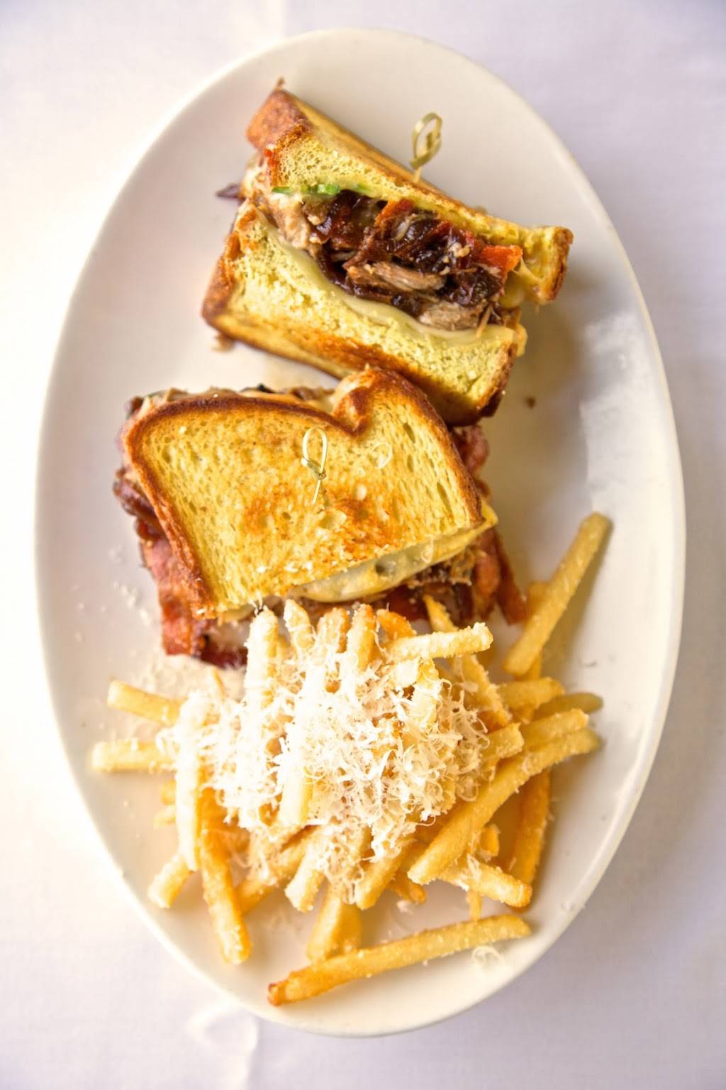 The Tap House | restaurant | 16 Depot Square, Tuckahoe, NY 10707, USA | 9143376941 OR +1 914-337-6941