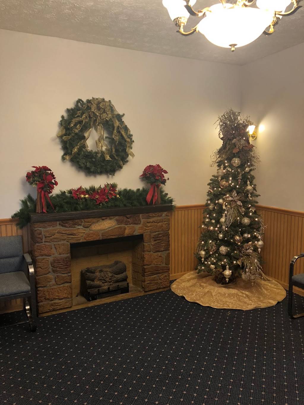 Bates Restaurant & Lounge | restaurant | 120 Johnson Dr, Uhrichsville, OH 44683, USA | 7409228822 OR +1 740-922-8822