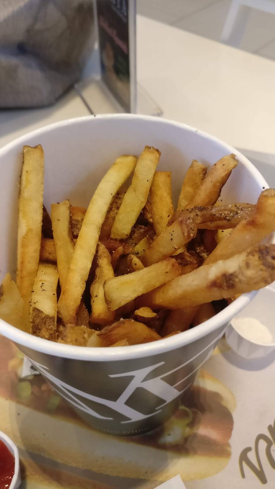New York Fries - Erin Mills Town Centre | restaurant | 5100 Erin Mills Pkwy, Mississauga, ON L5M 4Z5, Canada | 9055696560 OR +1 905-569-6560