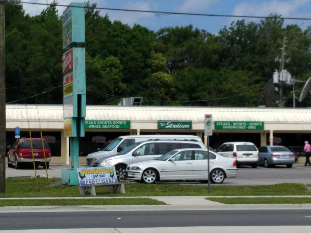 The Stadium | restaurant | 2349 Seven Springs Blvd, New Port Richey, FL 34655, USA | 7273728168 OR +1 727-372-8168