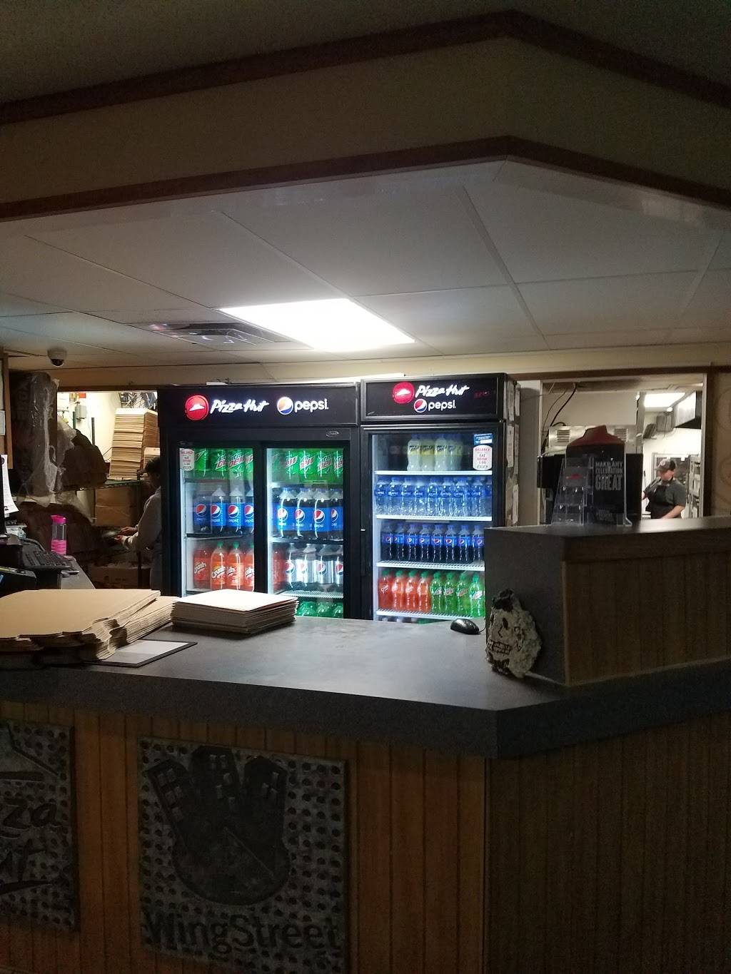 Pizza Hut | meal takeaway | 8457 N Lindbergh Blvd, Florissant, MO 63031, USA | 3148389999 OR +1 314-838-9999