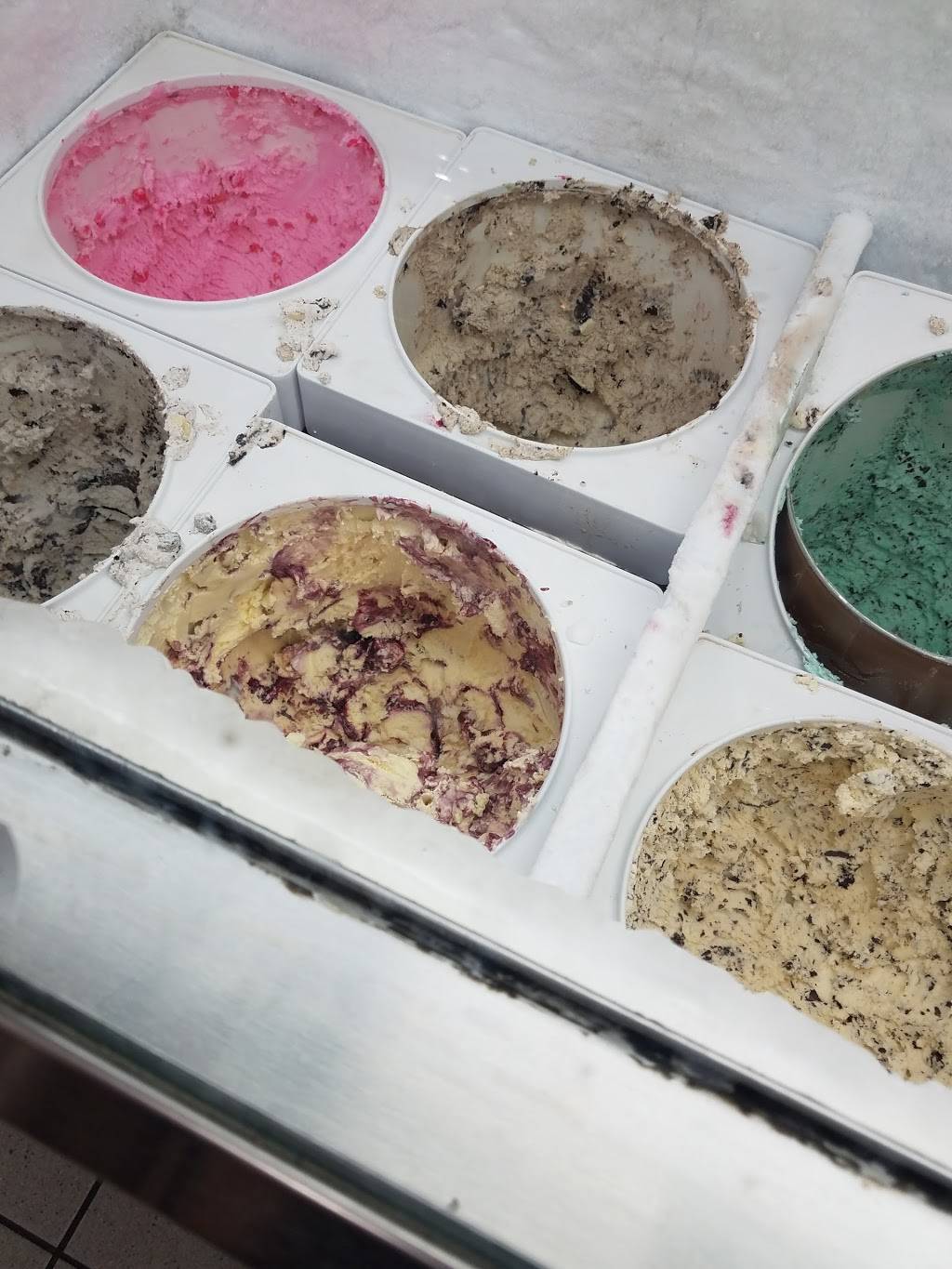 Dunkin | cafe | 955 Brook Forest Ave, Shorewood, IL 60404, USA | 8156095570 OR +1 815-609-5570