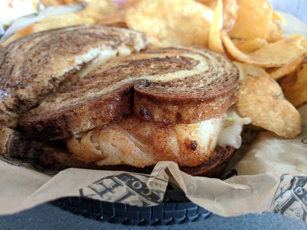 Dixie Fish Co. | restaurant | 714 Fishermans Wharf, Fort Myers Beach, FL 33931, USA | 2392338837 OR +1 239-233-8837