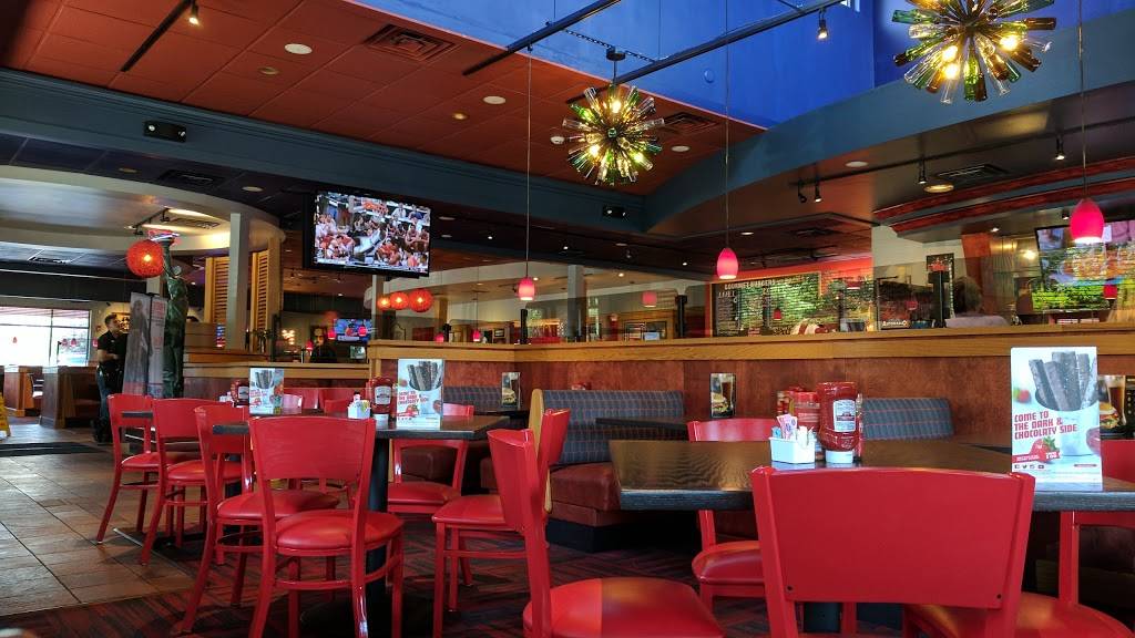 Red Robin Gourmet Burgers and Brews | restaurant | 5460 Corporate Dr, Troy, MI 48098, USA | 2482654690 OR +1 248-265-4690