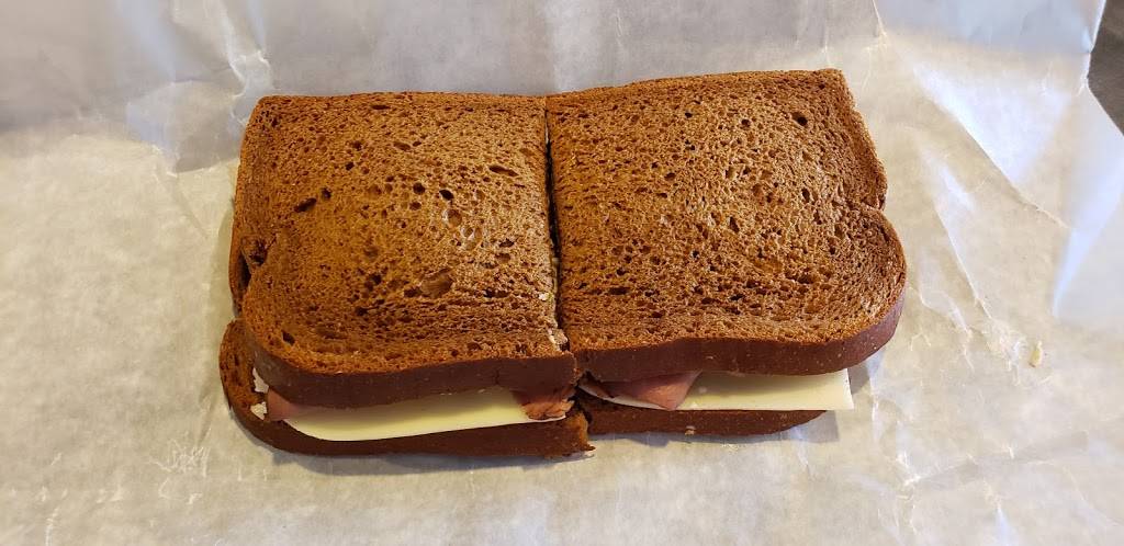 McDermotts Midtown Deli | restaurant | 10412 US-11, Adams, NY 13605, USA | 3152323333 OR +1 315-232-3333